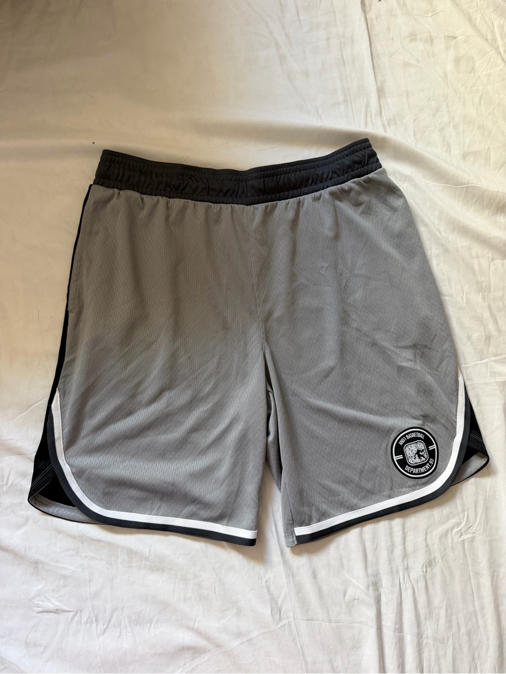 AND1 Gray Athletic Mesh Basketball Shorts 7.5" inseam Mens Size Large